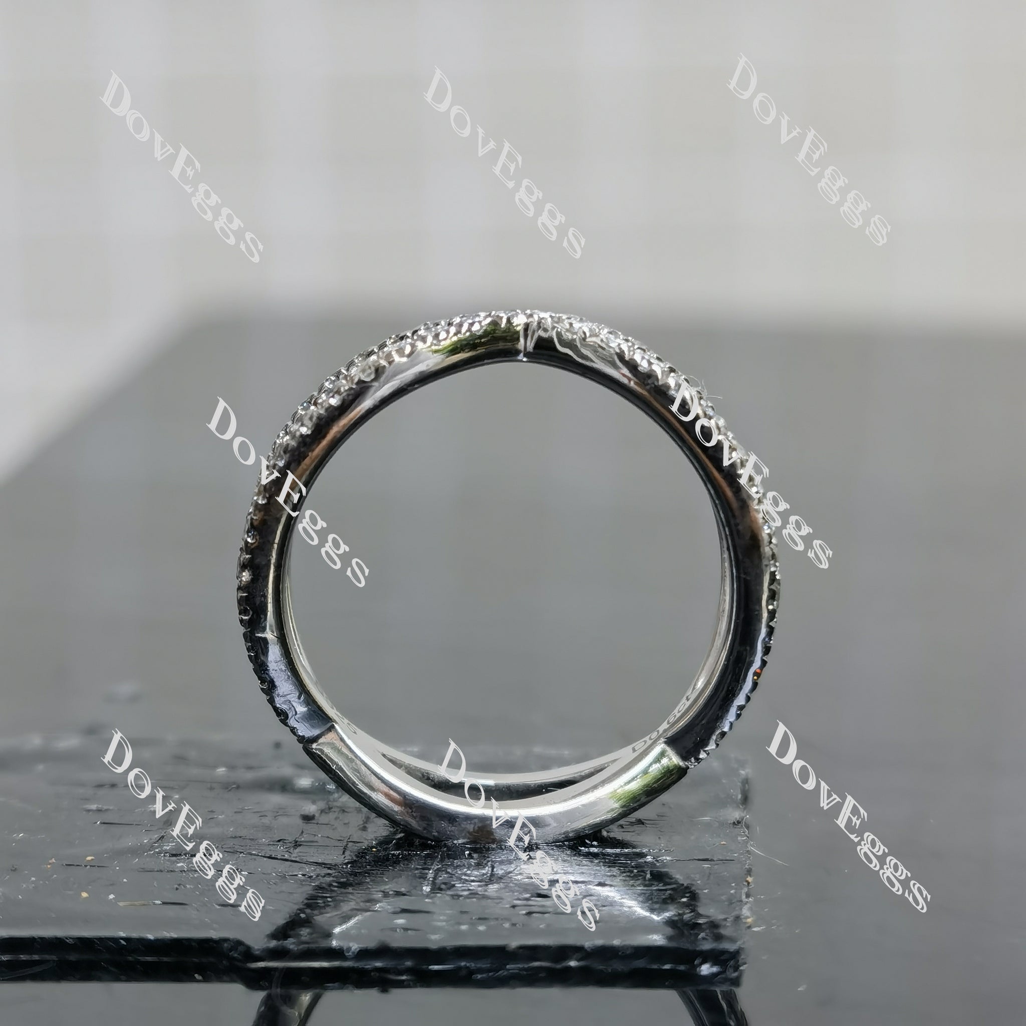 (size 5) Doveggs sterling silver round moissanite wedding band