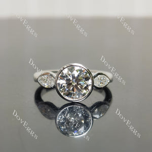Round bezel three stones moissanite engagement ring|Doveggs