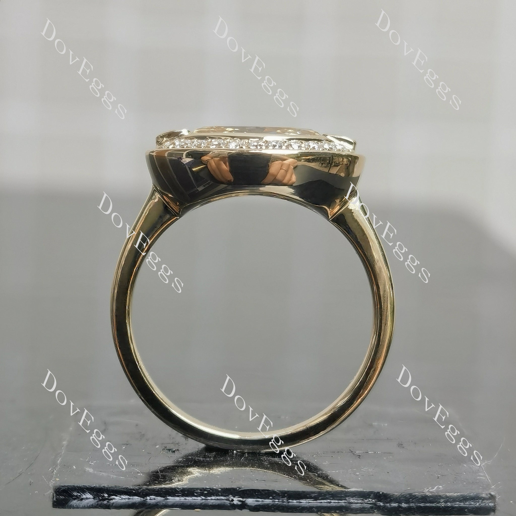 Oval bezel 10k yellow gold engagement ring|Doveggs