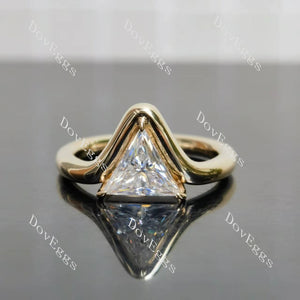 Triangle solitaire eleglant moissanite engagement ring front view|Doveggs