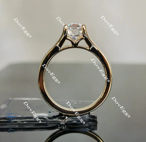 Dolitaire oval moissanite ring