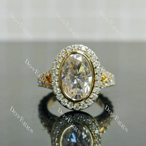 Bezel & halo setting firmly securing the stone and showcasing a modern and minimalist aesthetic|Doveggs