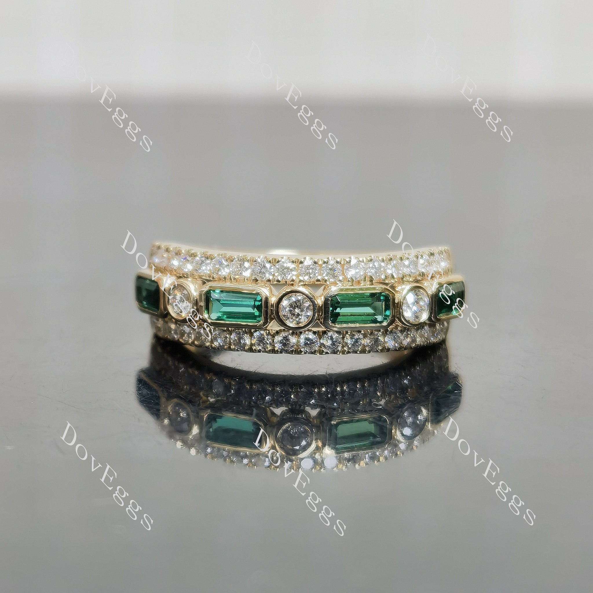 Round zambia emerald bezel moissanite wedding band| Doveggs