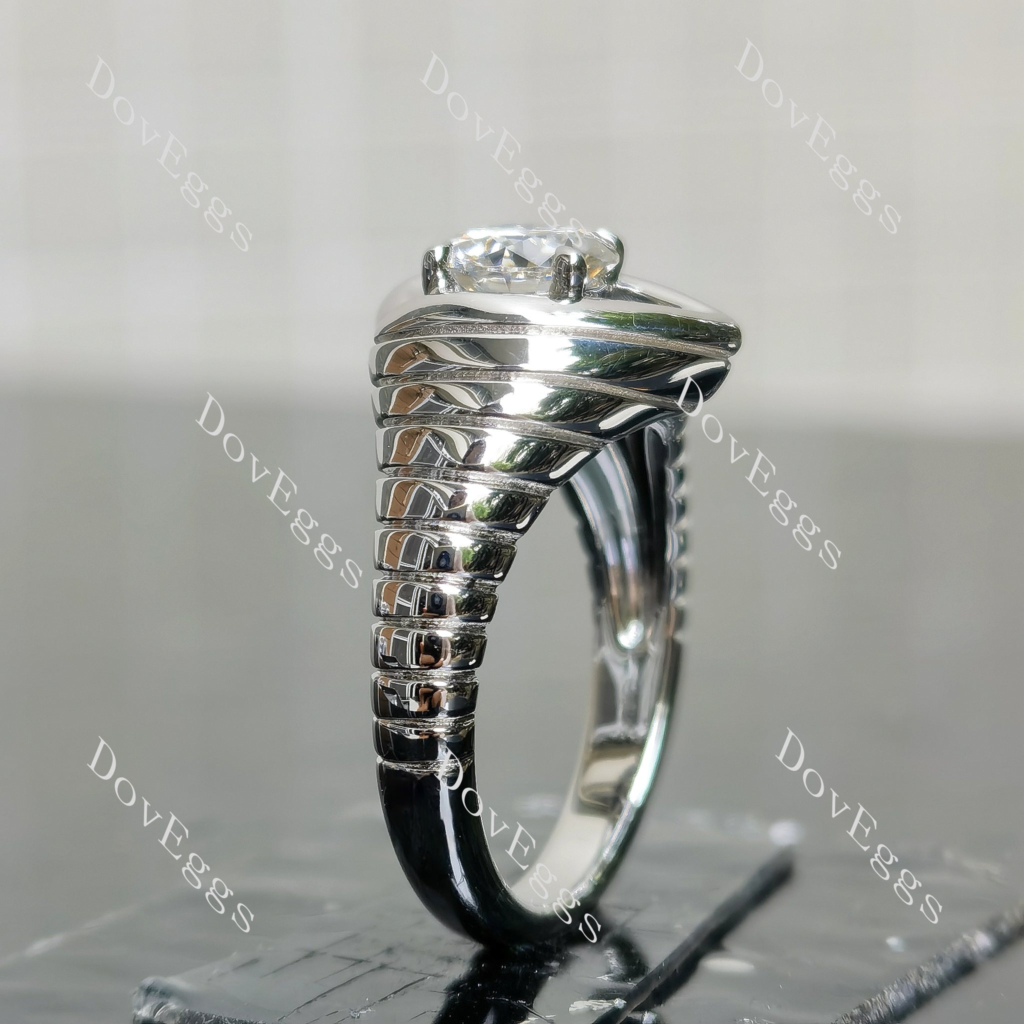 Round heart-shaped art deco solitaire hand carved engagement ring side view| Doveggs