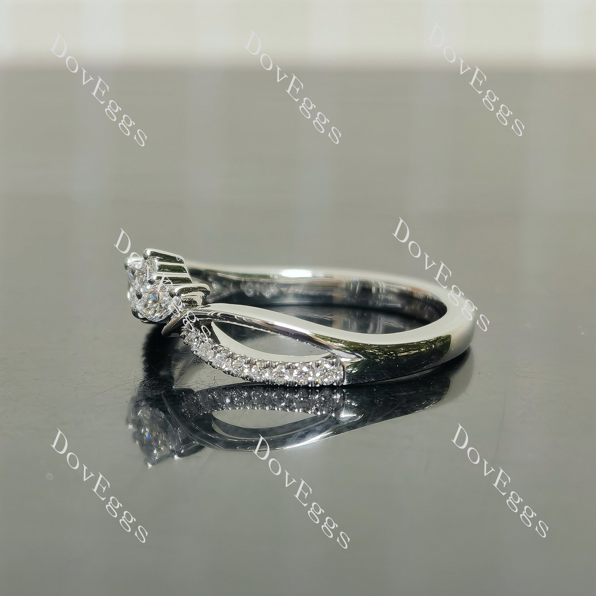 Round curved vintage moissanite silver wedding band|Doveggs