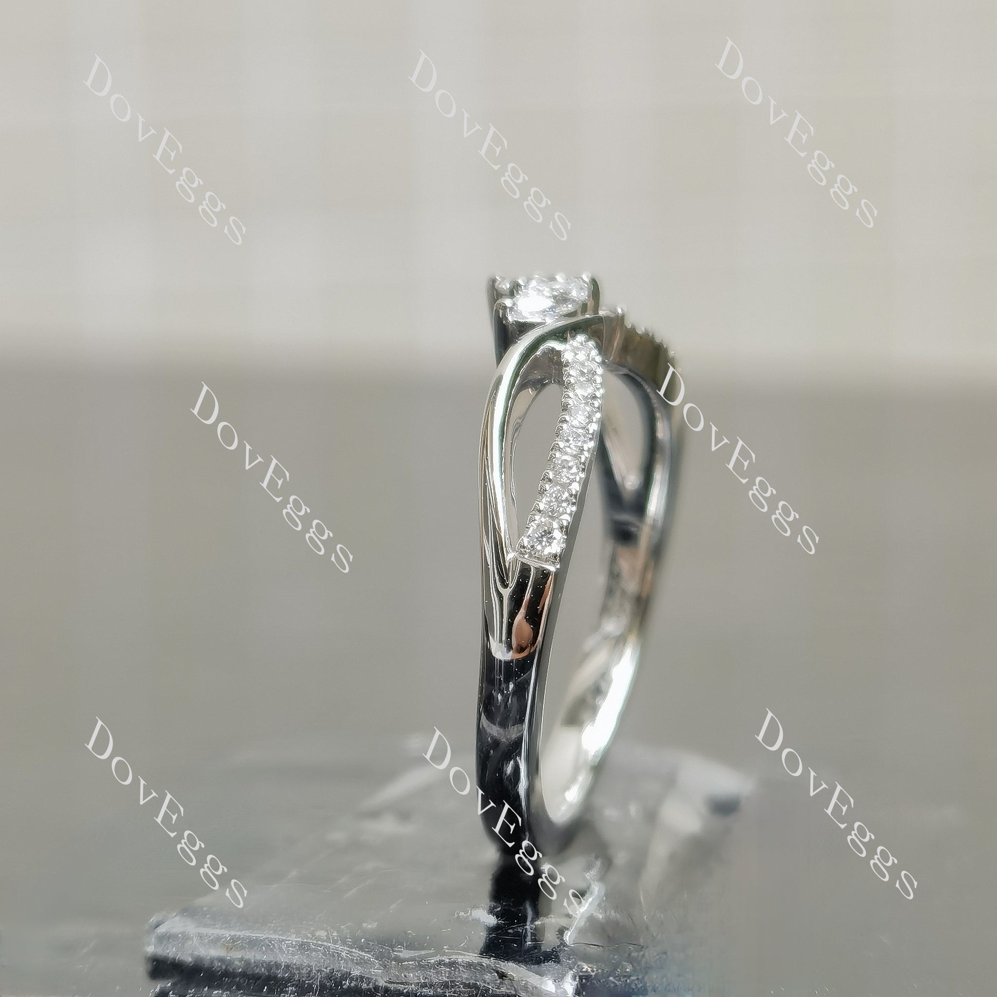 Round marquise curved vintage moissanite stacking wedding band side view|Doveggs