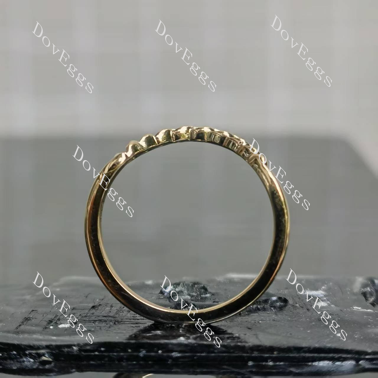 Plain gold wedding band|Doveggs