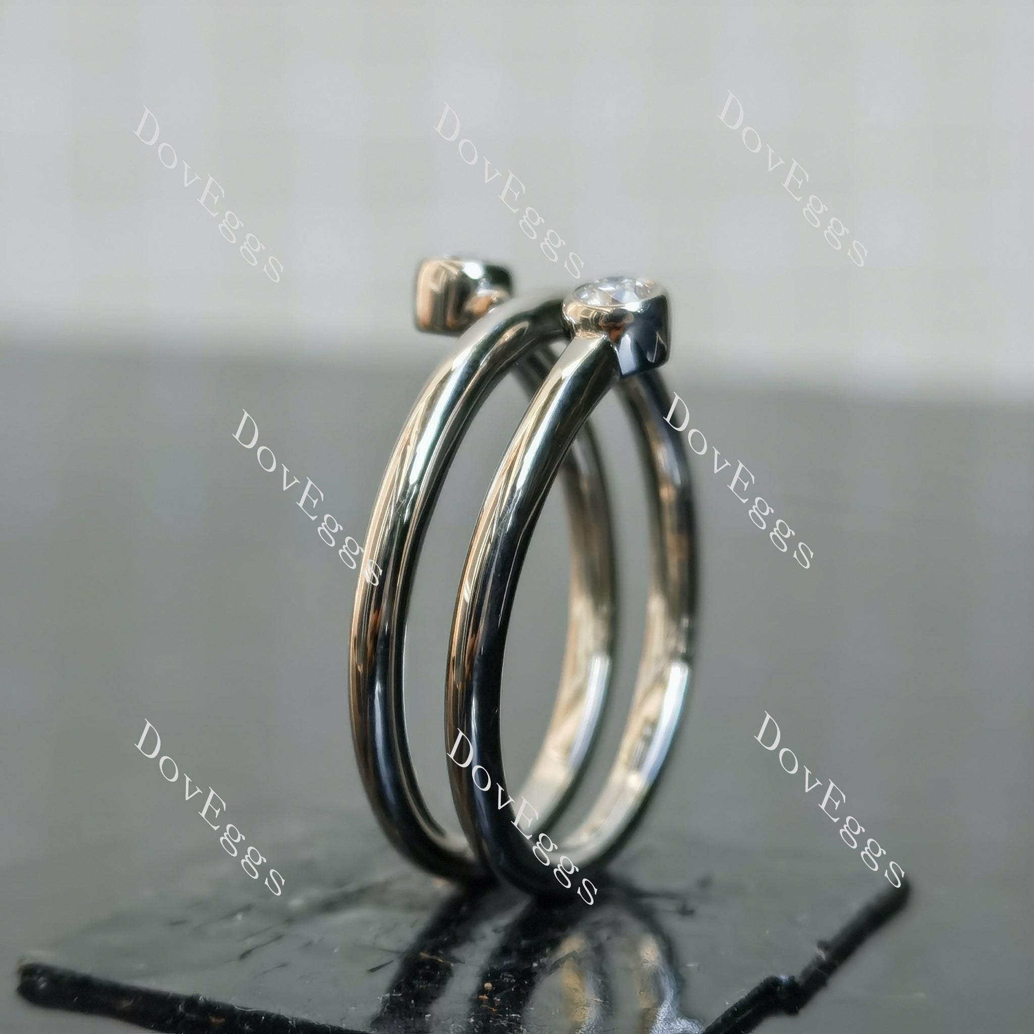 (size 10) Doveggs sterling silver round moissanite wedding band