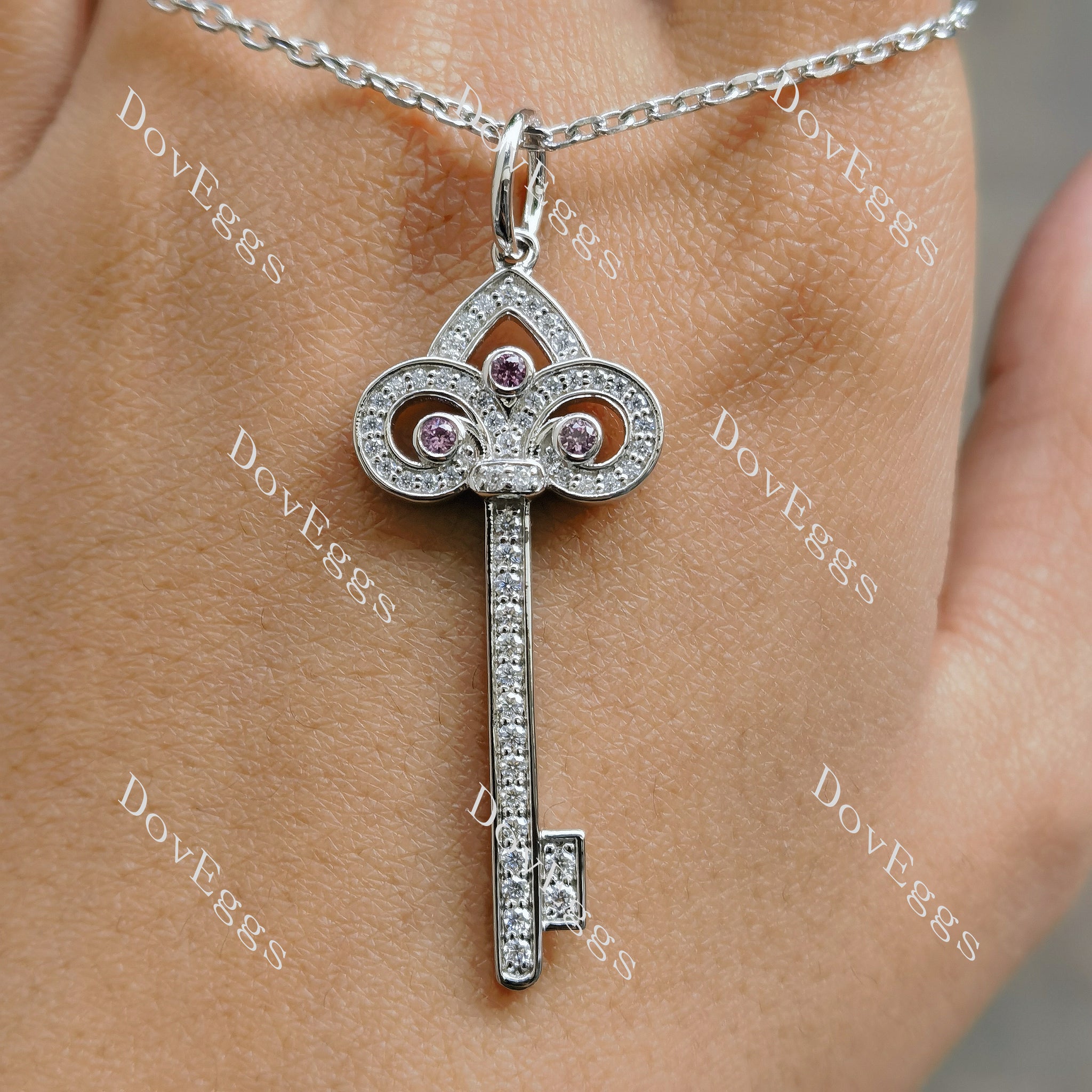 Doveggs round moissanite&color gem fleur de lis key pendant necklace(pendant only)