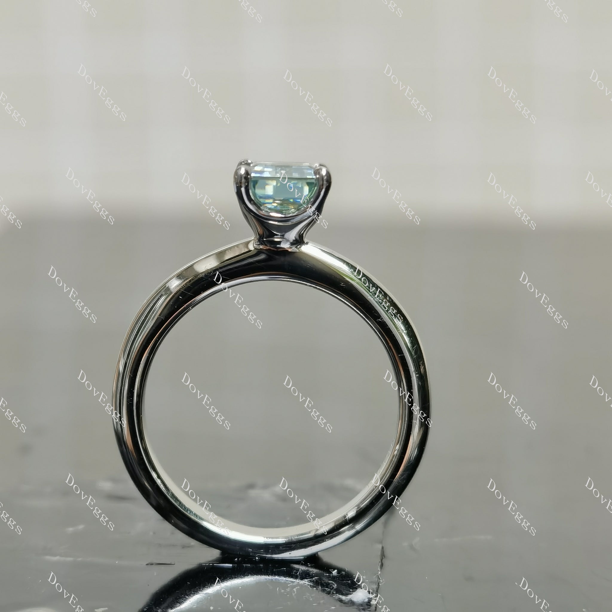 (size 4) Doveggs sterling silver 1ct emerald moissanite engagement ring
