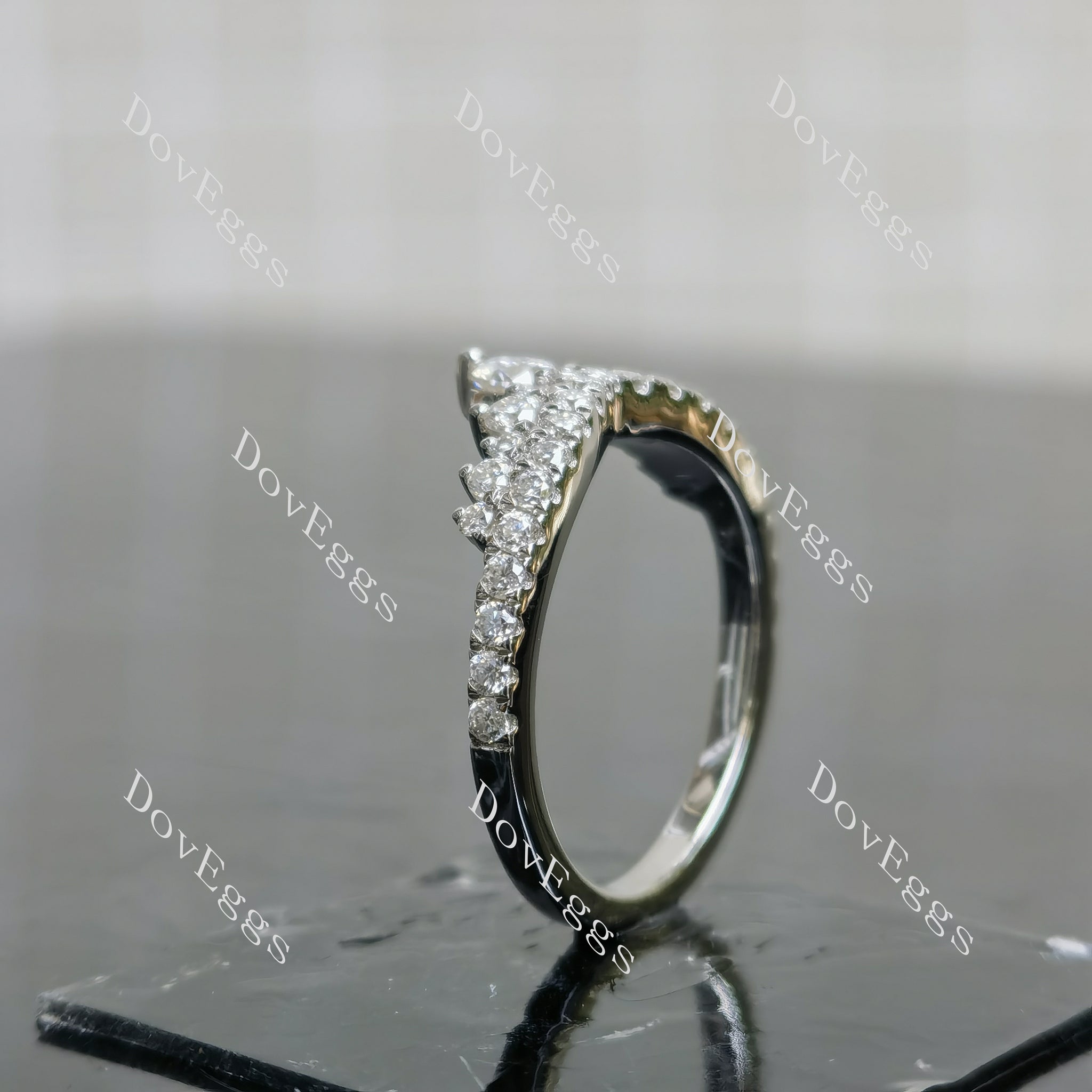 (size 5.5) Doveggs sterling silver round moissanite wedding band