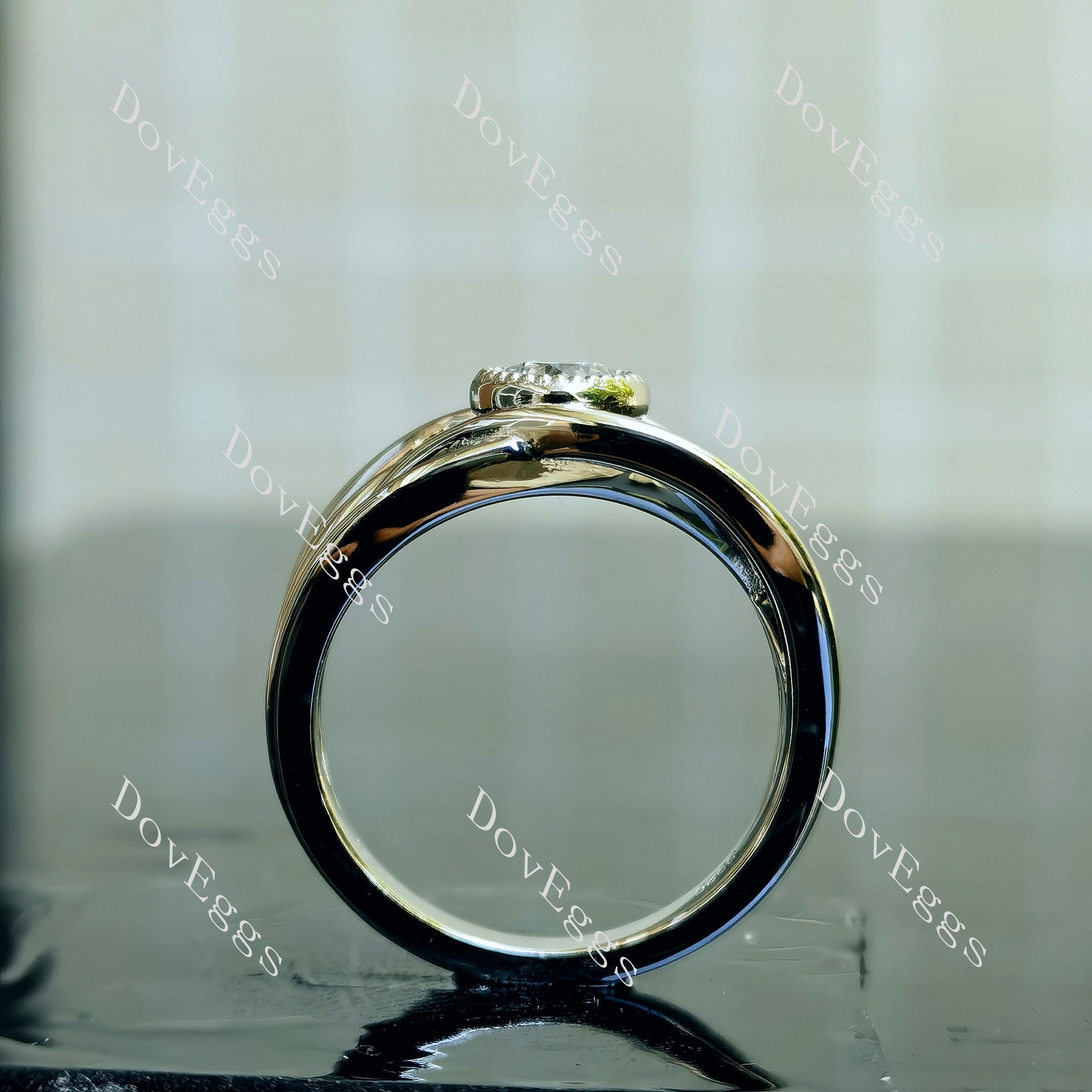 Doveggs Round Bezel Split Solitaire Lab Grown Diamond Engagement Ring