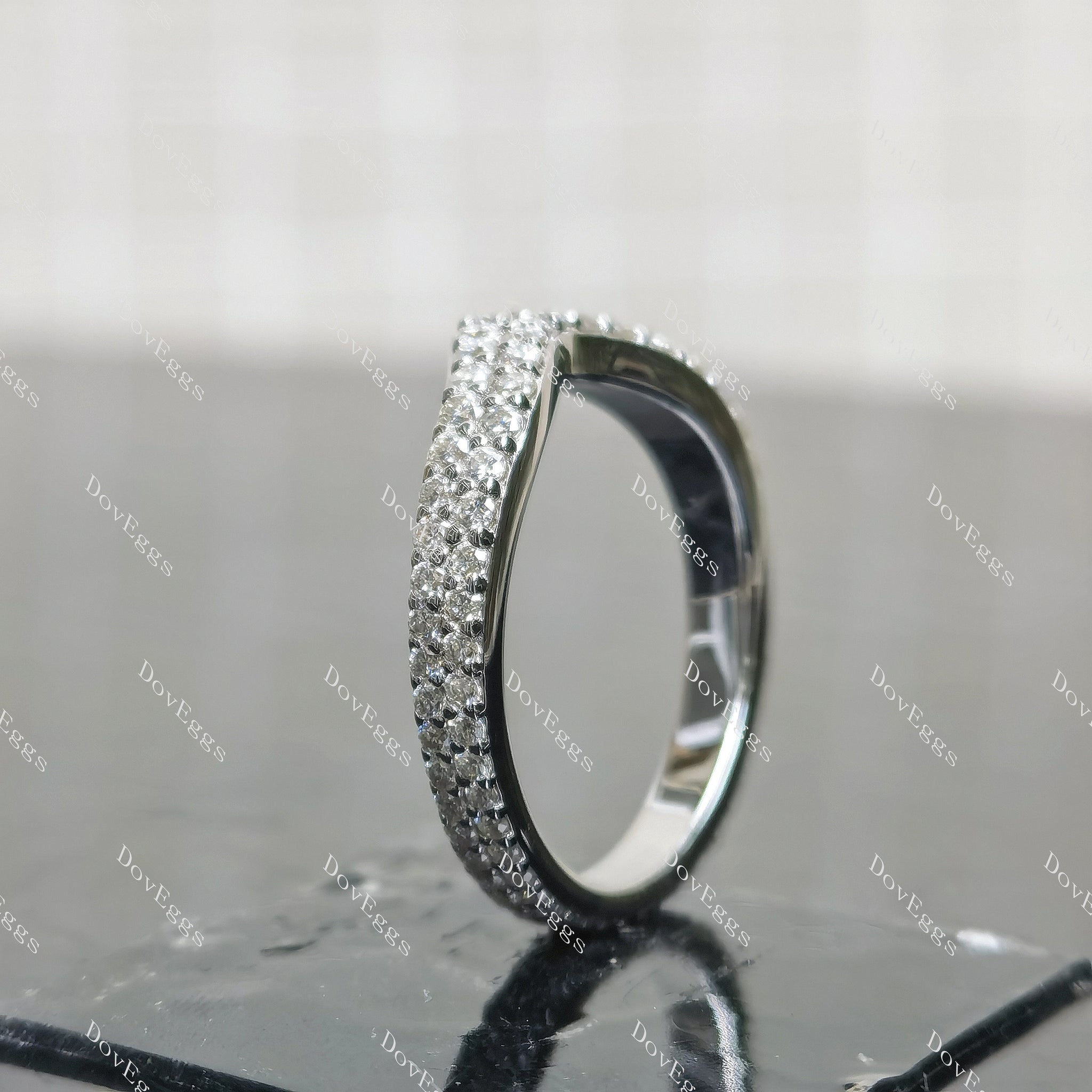 (size 8) Doveggs sterling silver 1.13ct round moissanite wedding band