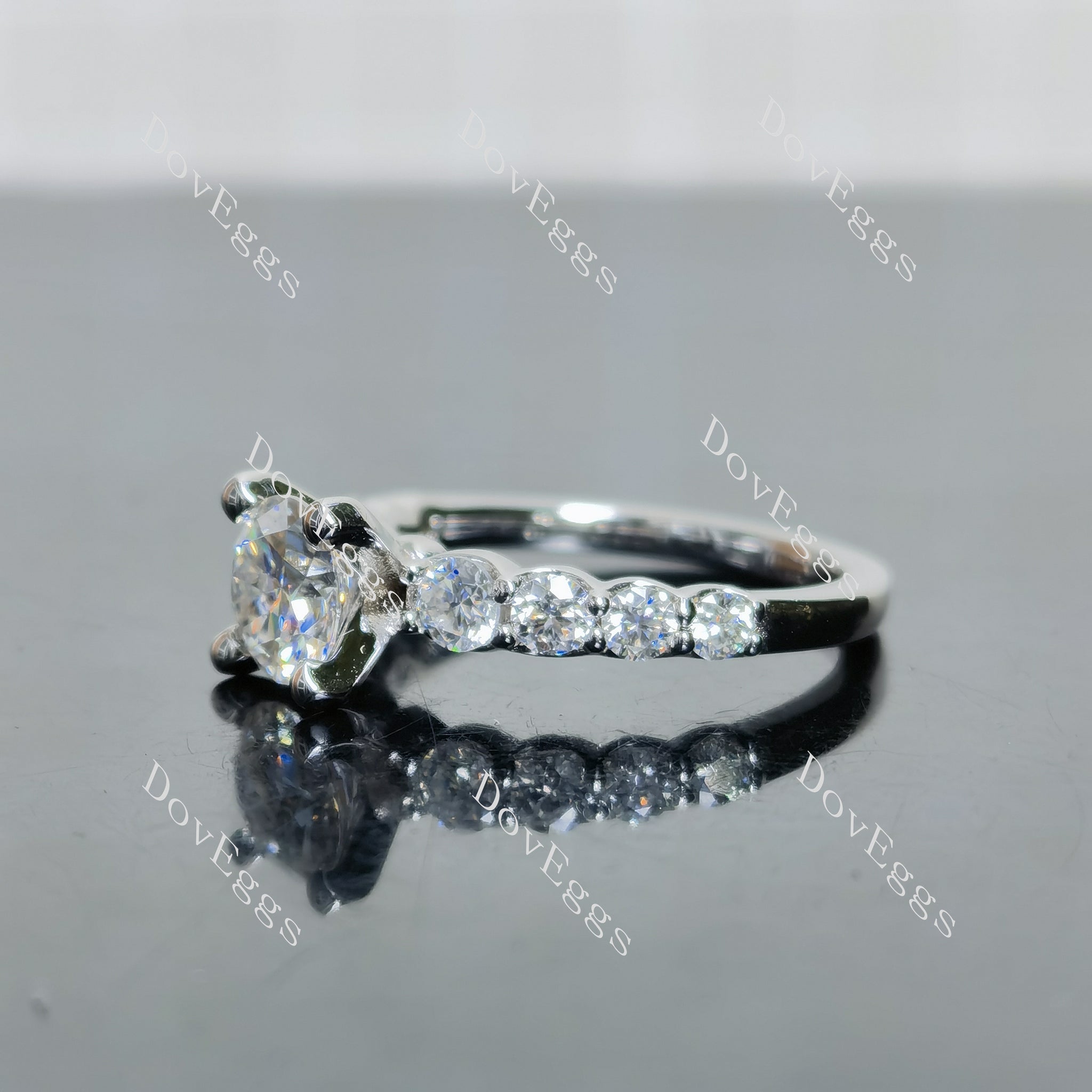 (size 6) Doveggs sterling silver 1ct round moissanite engagement ring