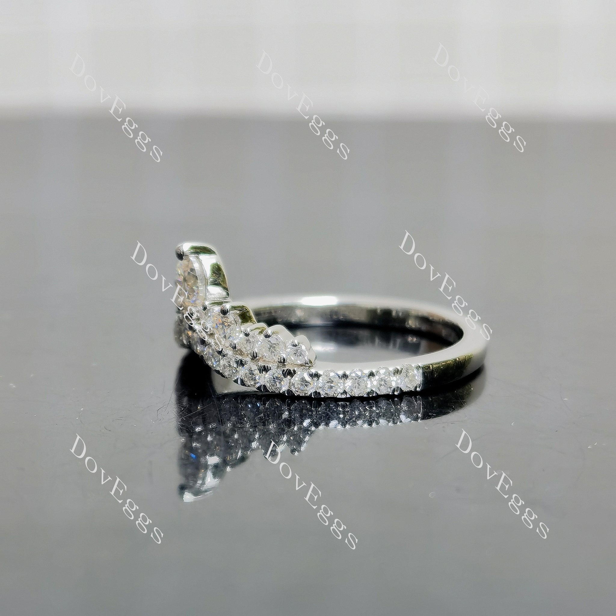 (size 5.5) Doveggs sterling silver round moissanite wedding band