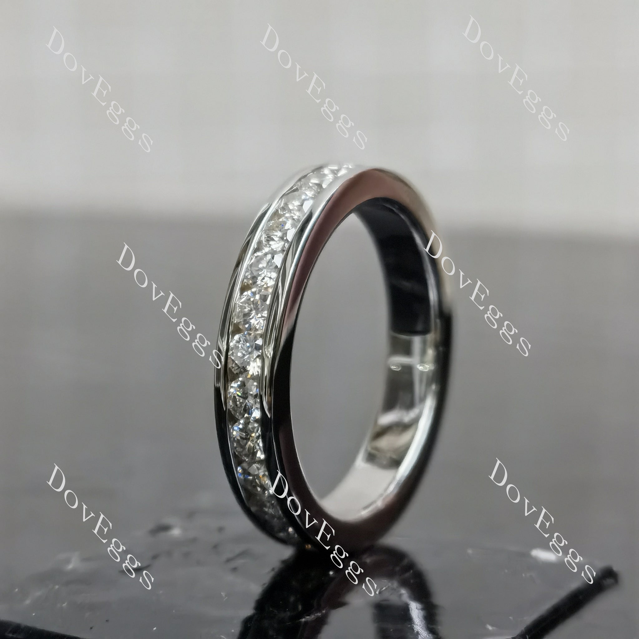 (size 8.5)Doveggs sterling silver Round moissanite wedding band