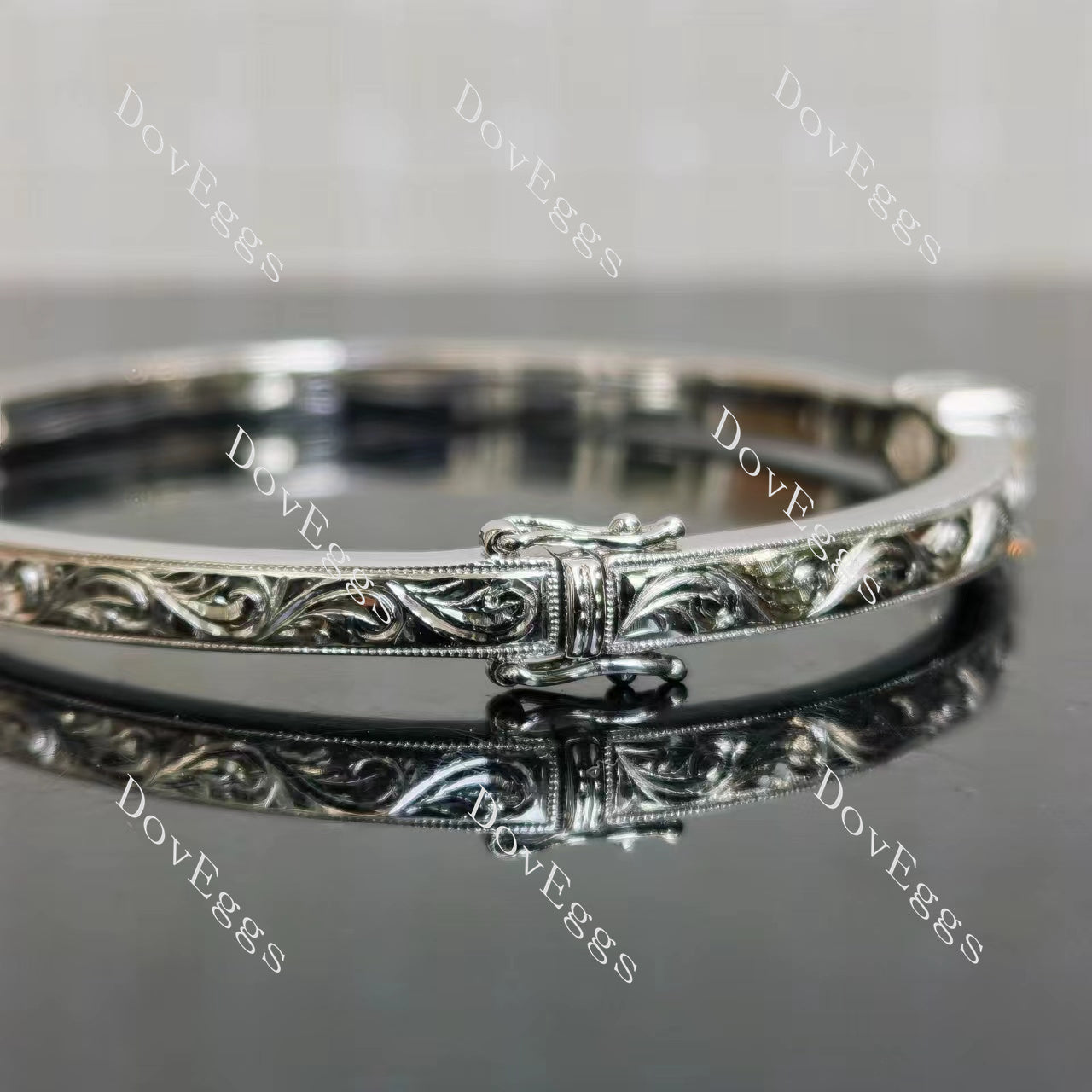 Doveggs 2ct oval carved moissanite bangle