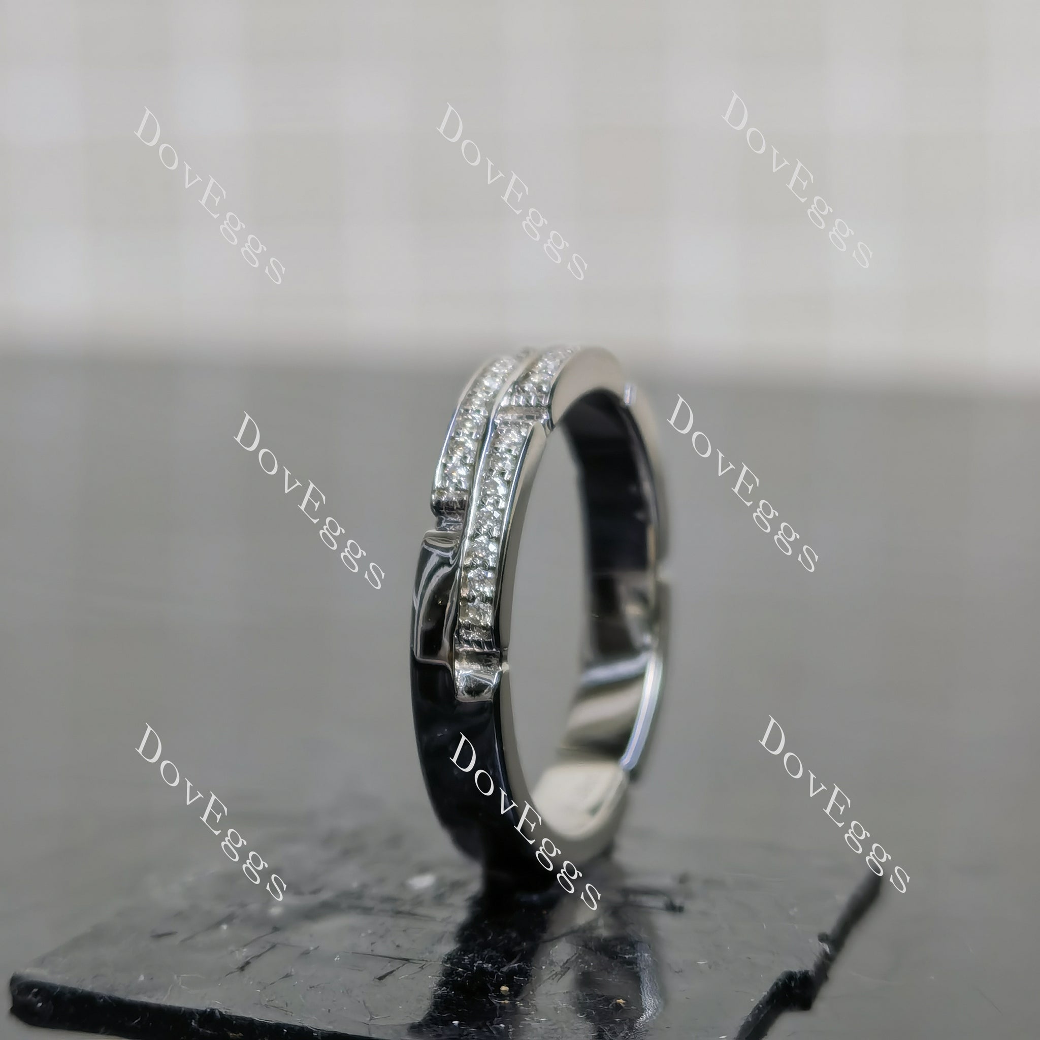(size 6.5-6.75) Doveggs sterling silver round moissanite wedding band