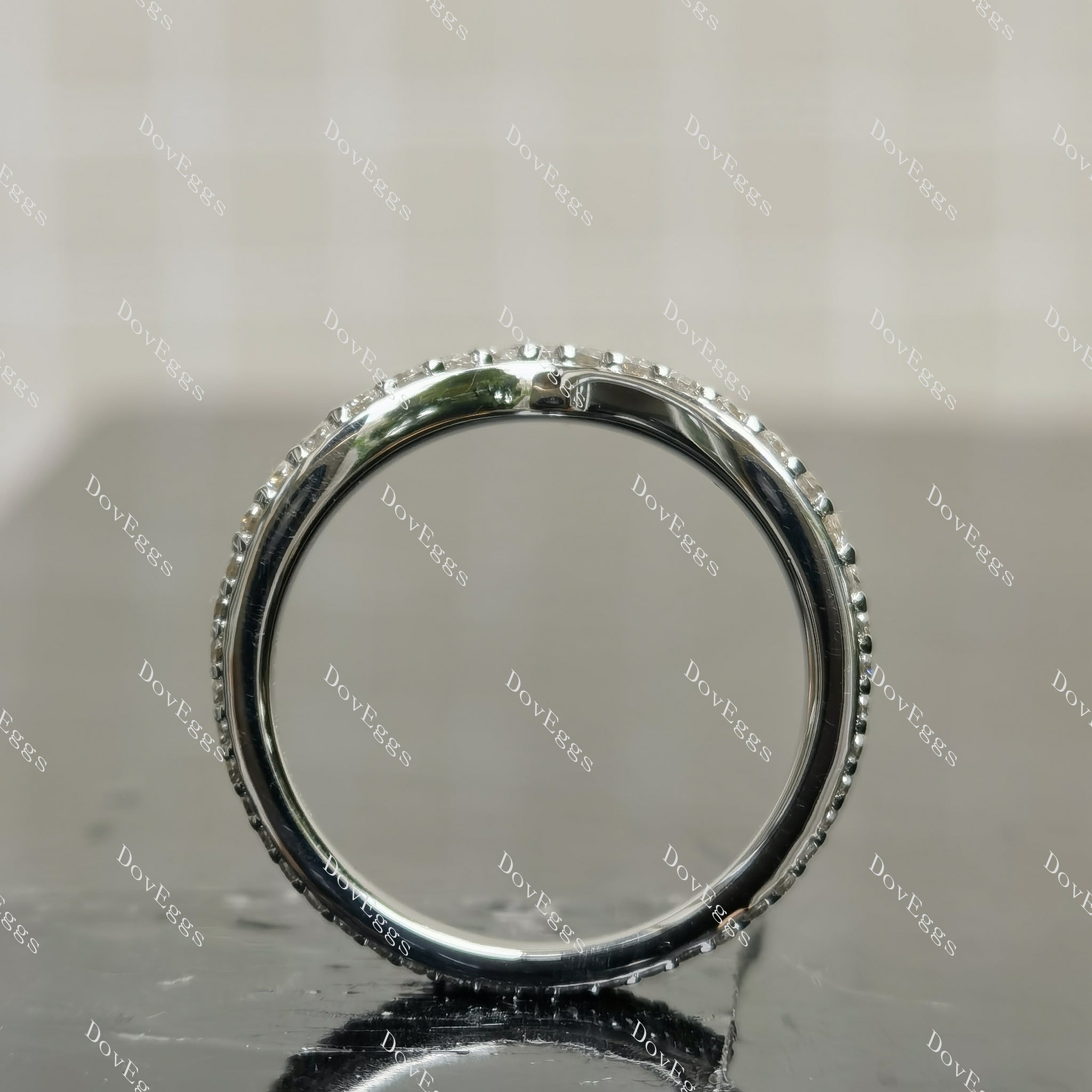(size 8) Doveggs sterling silver 1.13ct round moissanite wedding band