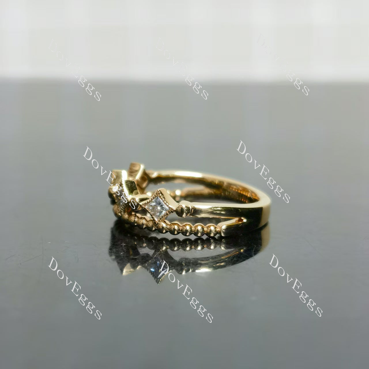 (size 3.5) Doveggs 18K yellow gold 0.2cttw princess lab grown diamond wedding band