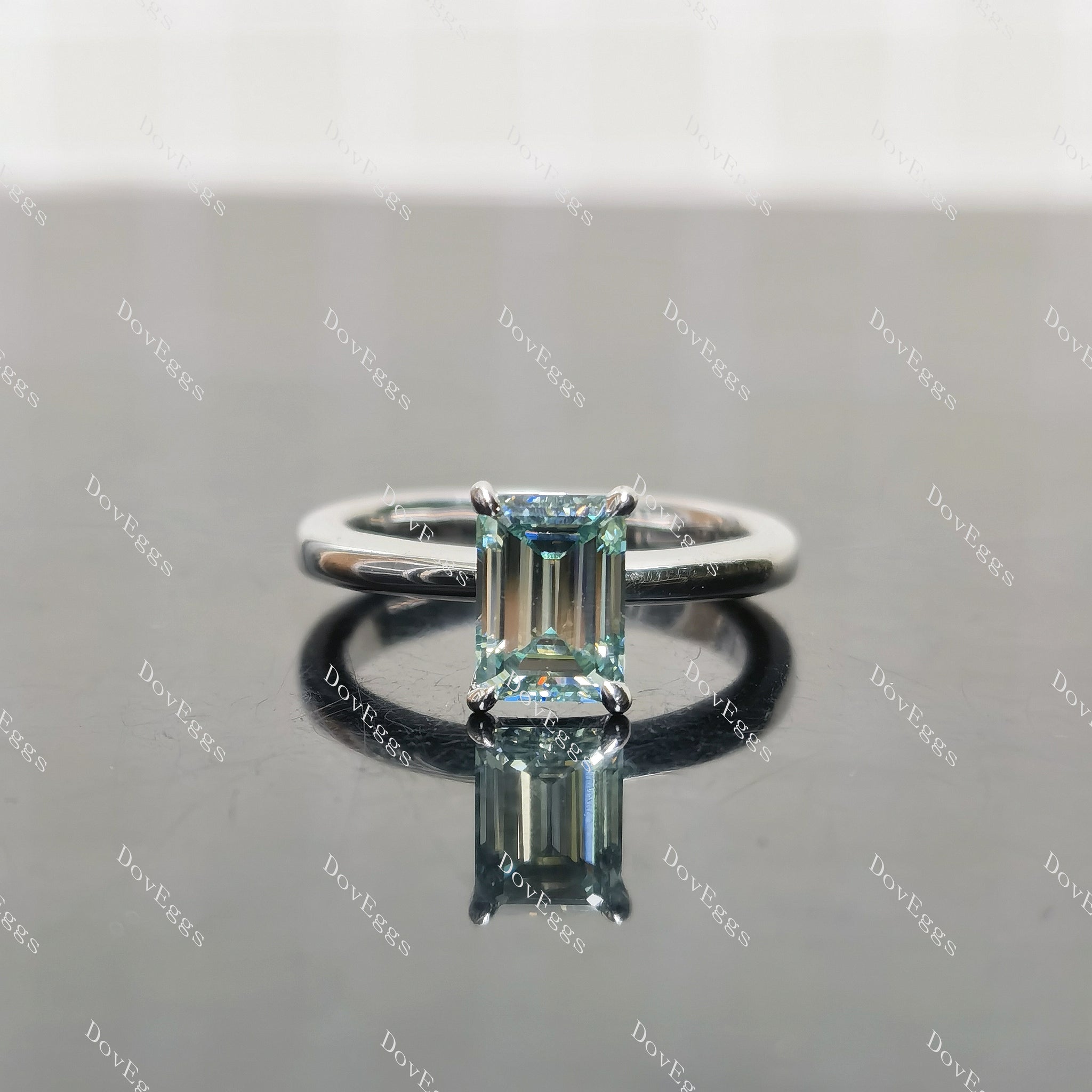 (size 4) Doveggs sterling silver 1ct emerald moissanite engagement ring