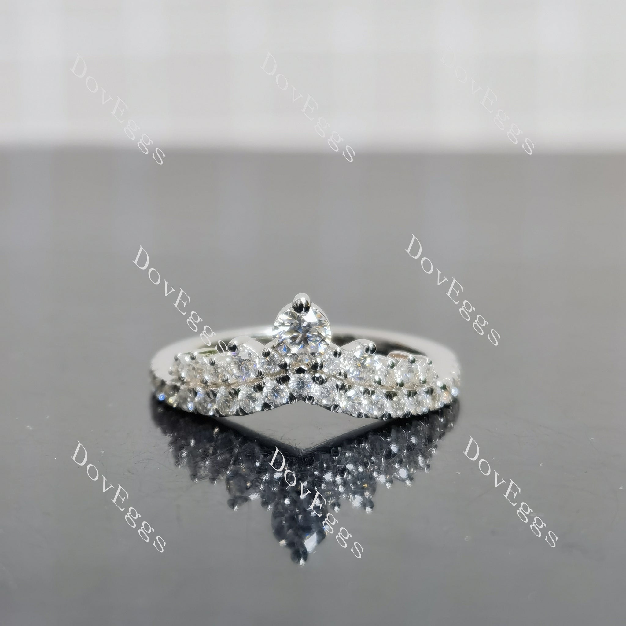 (size 5.5) Doveggs sterling silver round moissanite wedding band