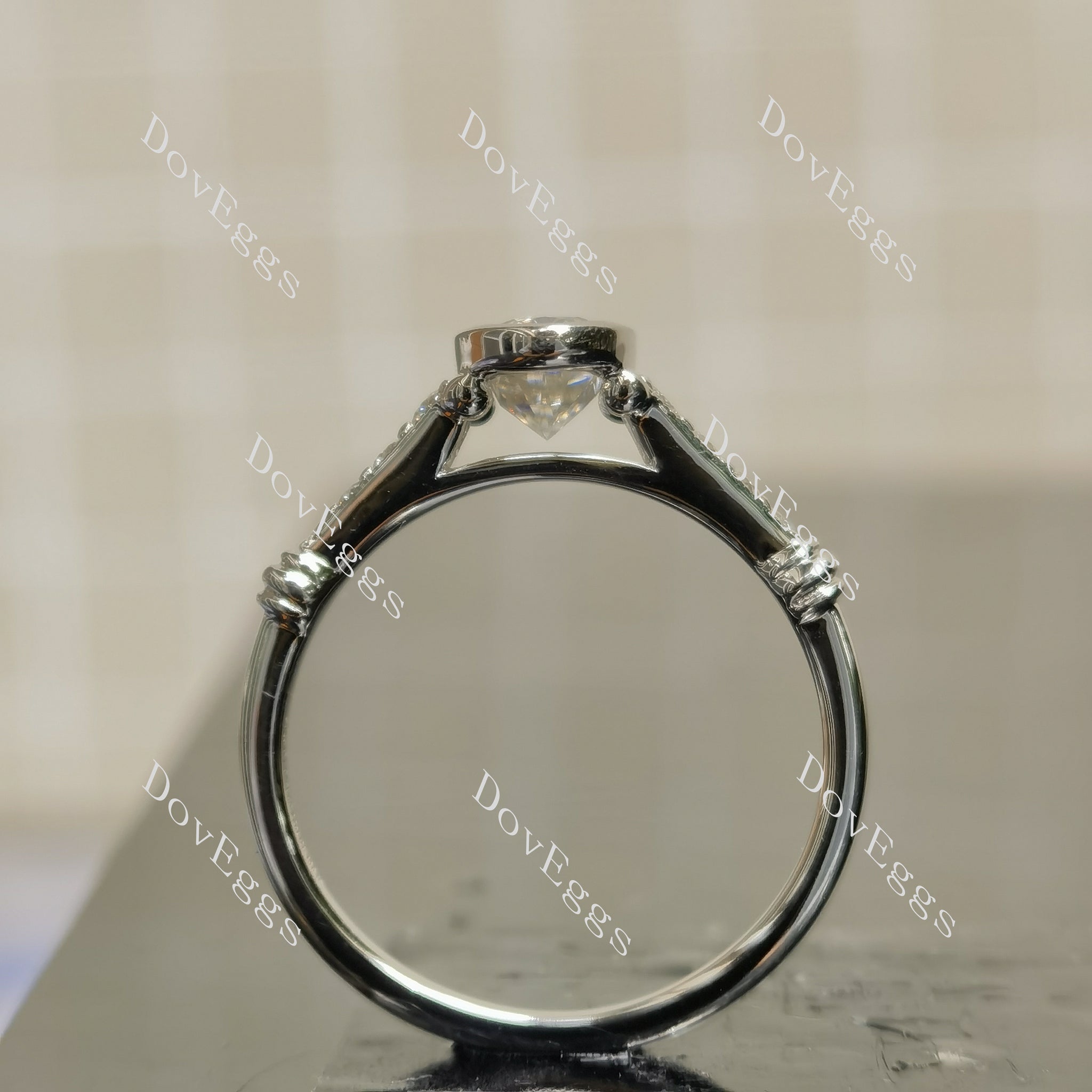 (size 8.5) Doveggs sterling silver 1ct oval moissanite engagement ring