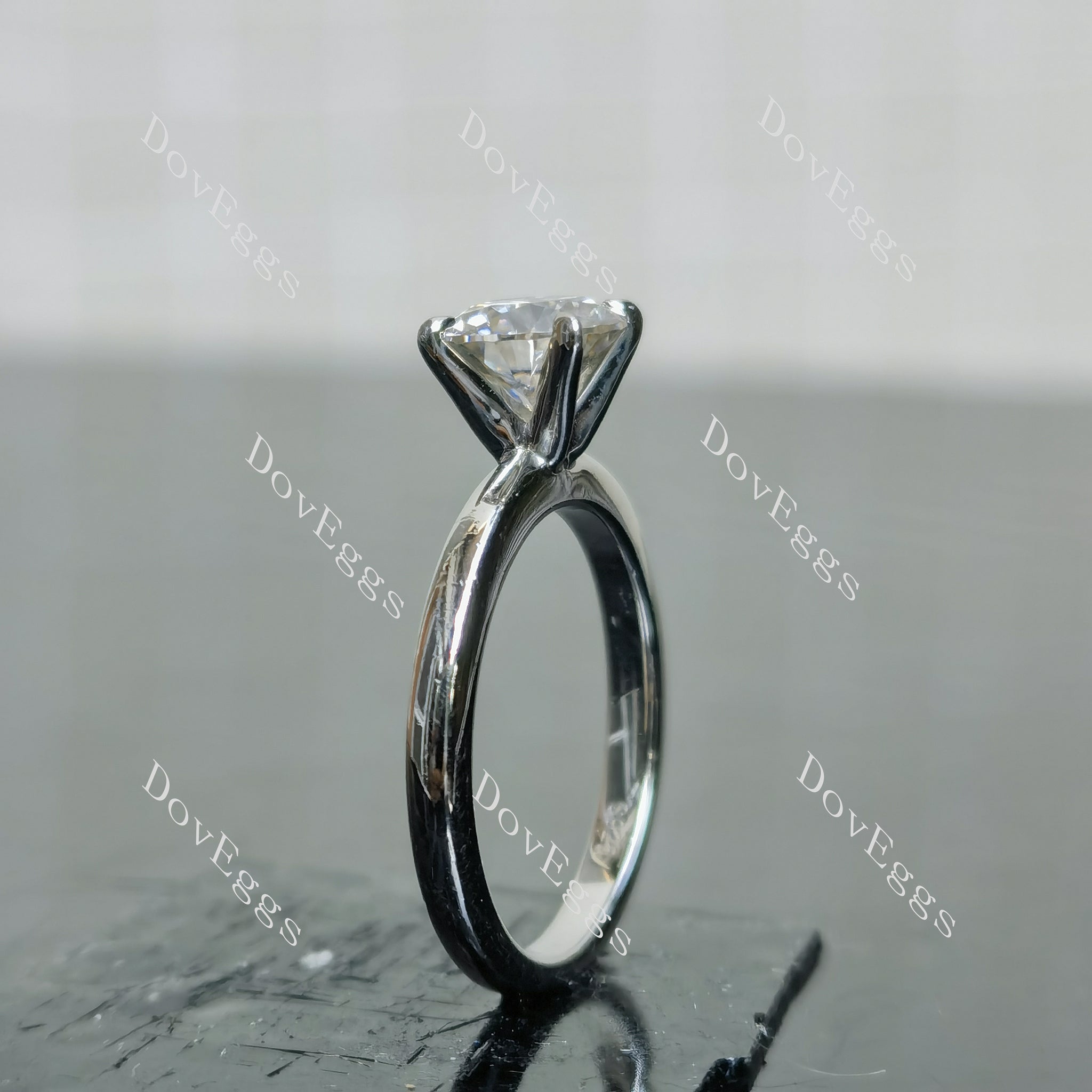 (size 4.5) Doveggs sterling silver 1ct round moissanite engagement ring
