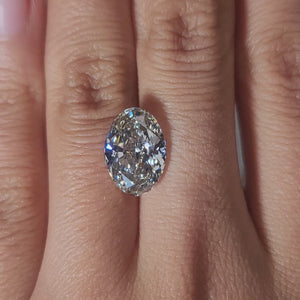 Modern jewelry video of 5.00ct gray diamond in studio lighting