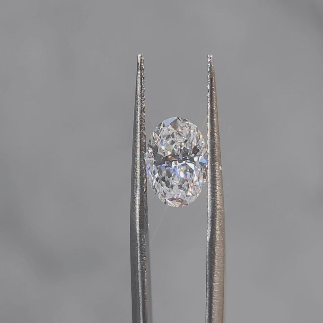 "Sunlight video showing 2.011ct oval cut diamond's D color fire"