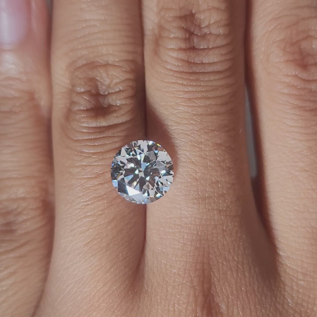 Hand-modeled video of 3.112ct round diamond in warm interior lighting