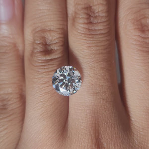 Hand-modeled video of 3.112ct round diamond in warm interior lighting