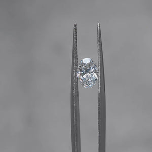 Sunlight video showing 1.02ct oval lab diamond's fire and brilliance in natural daylight