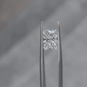 3.06ct radiant cut F color diamond's near-colorless appearance outdoors