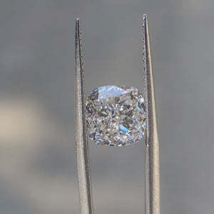 "Sunlight video showing 3.863ct cushion cut diamond's chunky facets"