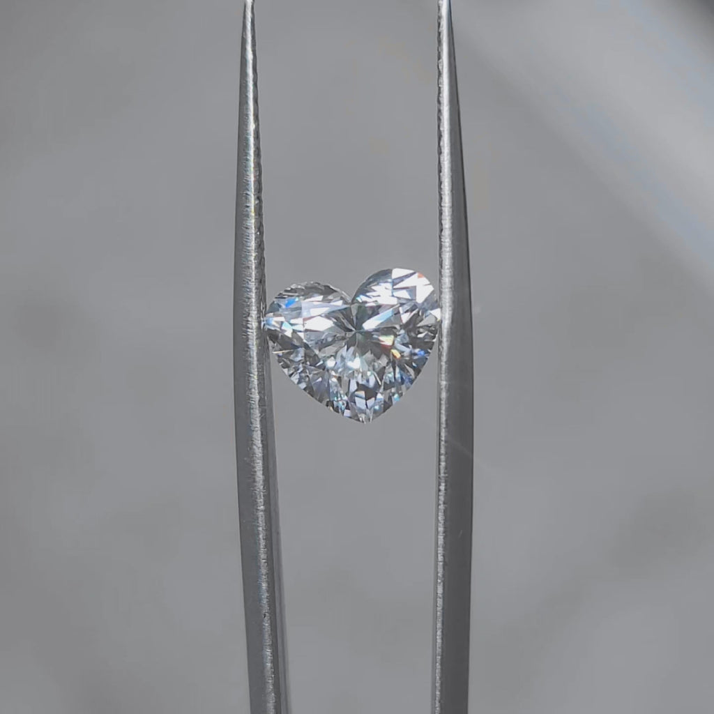 Daylight video of 2.51ct heart E color diamond's sparkle