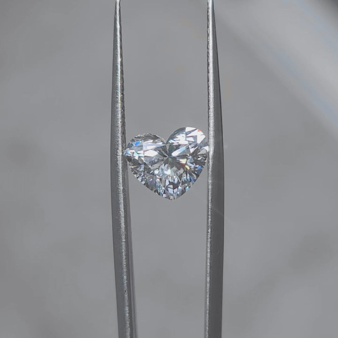 Daylight video of 2.51ct heart E color diamond's sparkle