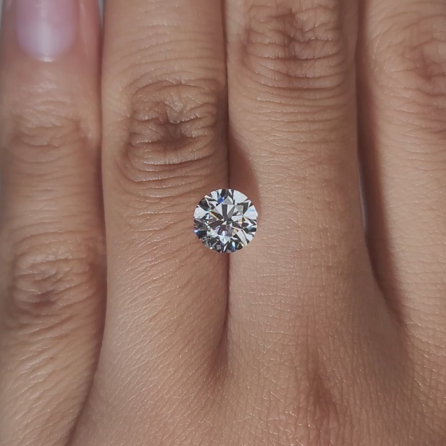 video of 1.500ct round diamond in warm light