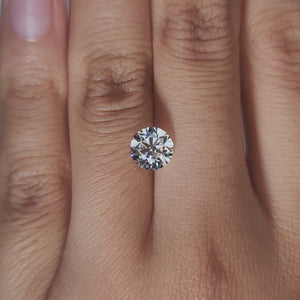 video of 1.500ct round diamond in warm light