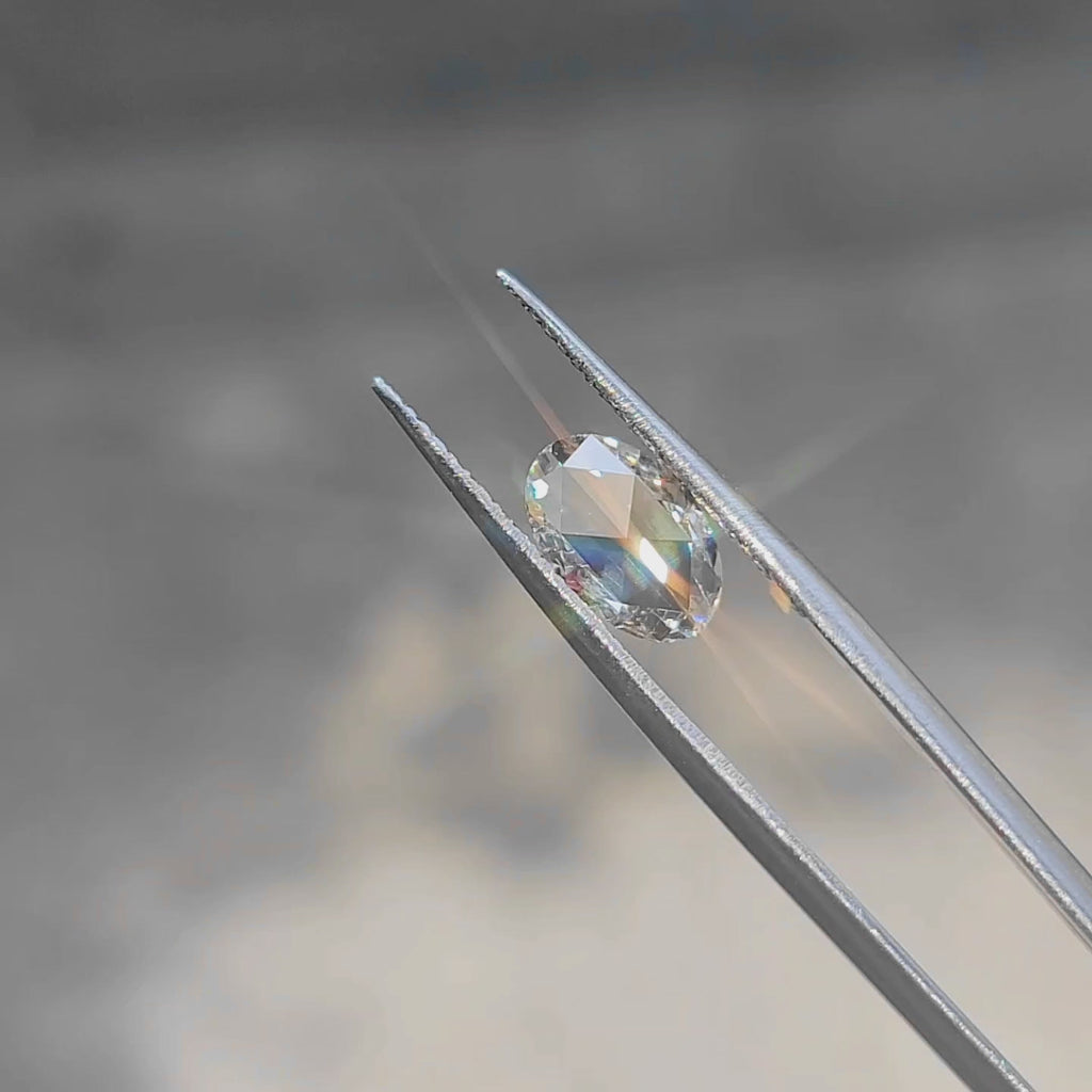 1.73ct Oval Rose Cut diamond’s brilliance under sunlight