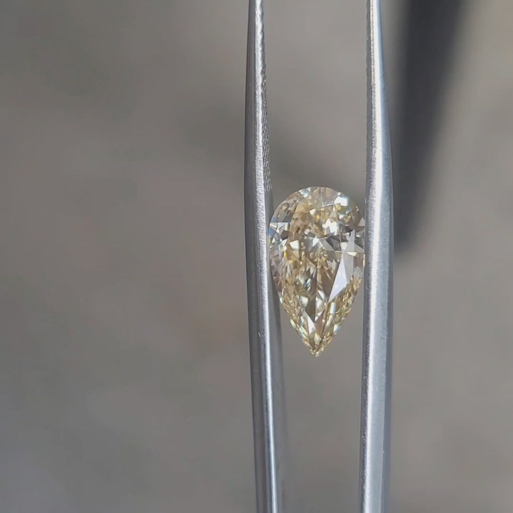 Sparkle video of 2.927ct pear cut's fancy yellow saturation