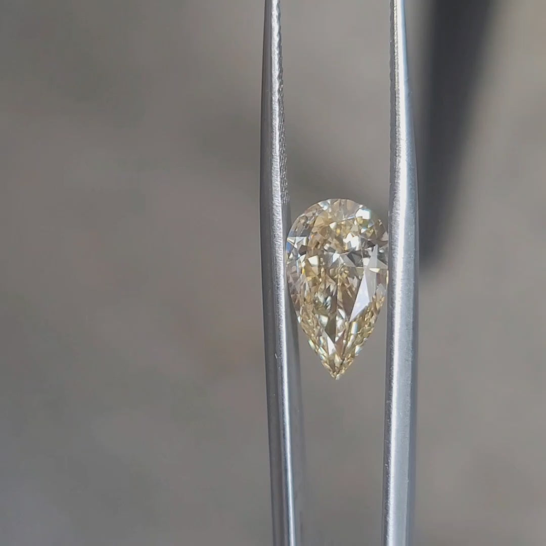 Sparkle video of 2.927ct pear cut's fancy yellow saturation