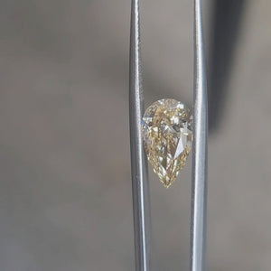 Sparkle video of 2.927ct pear cut's fancy yellow saturation