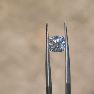Sunlight video highlighting 2.005ct cushion E color VVS2 diamond's brilliance