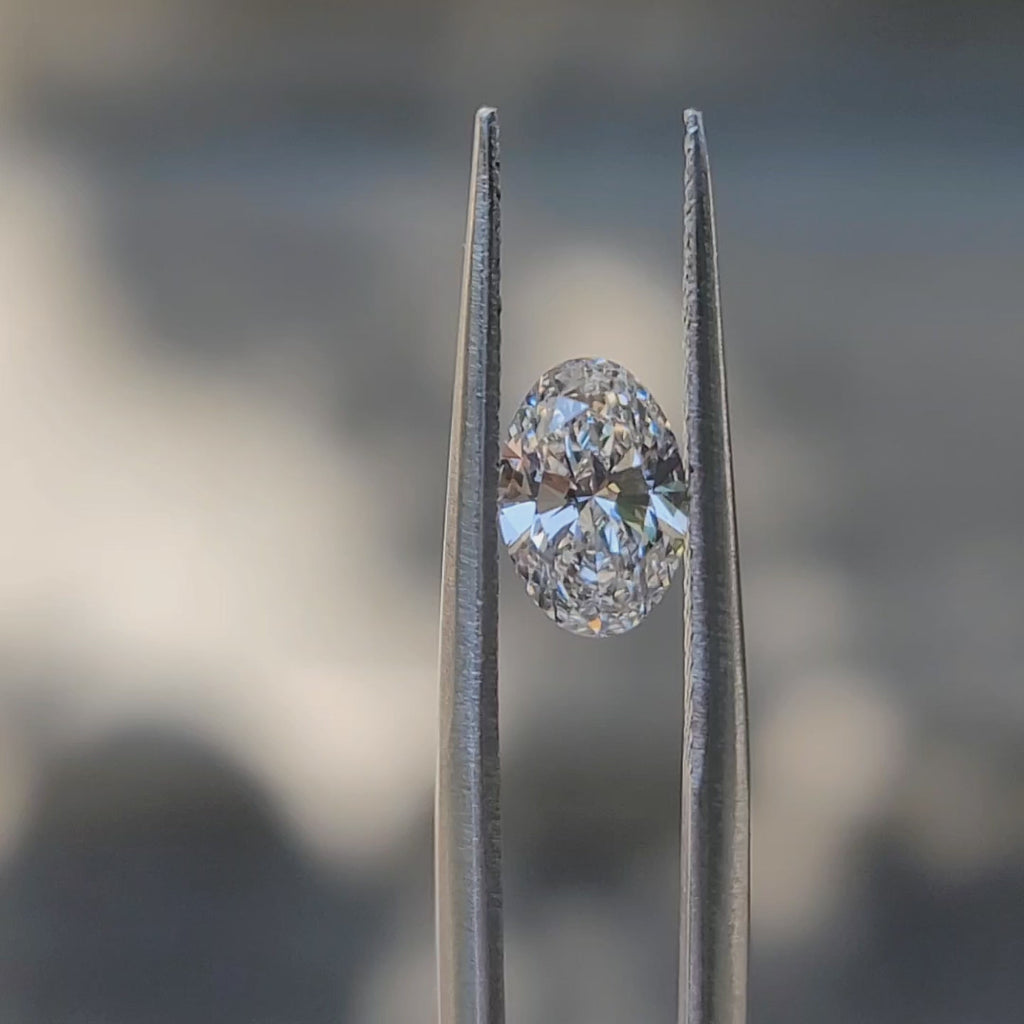 "Sunlight video showing 1.01ct oval cut diamond's excellent symmetry"