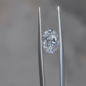 Daylight video emphasizing 2.021ct oval cut's brilliance and E color