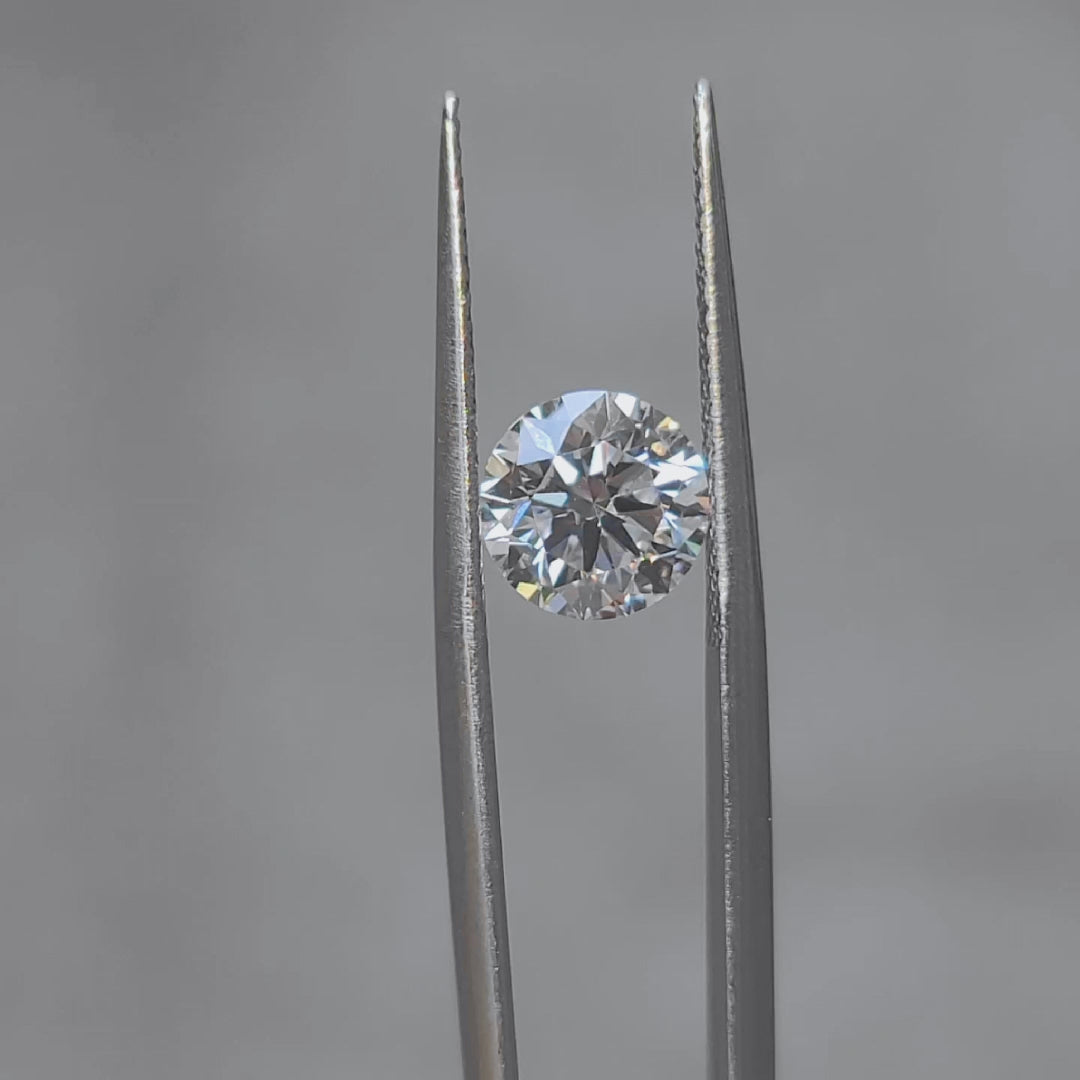 Sunlight video of 2.076ct round diamond's exceptional sparkle 