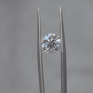 Sunlight video of 2.076ct round diamond's exceptional sparkle 