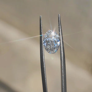 Oval diamond bow-tie effect demonstration video