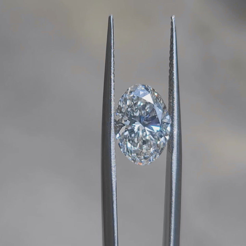 Outdoor sparkle video of 3.18ct oval G color VS2 diamond